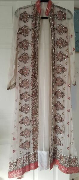 Do you know about Indian/Pakistani traditional clothing?