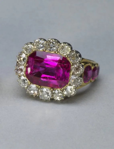 Royal Style: Quality jewellery, quality clothes and maybe a bit of Quality Street 