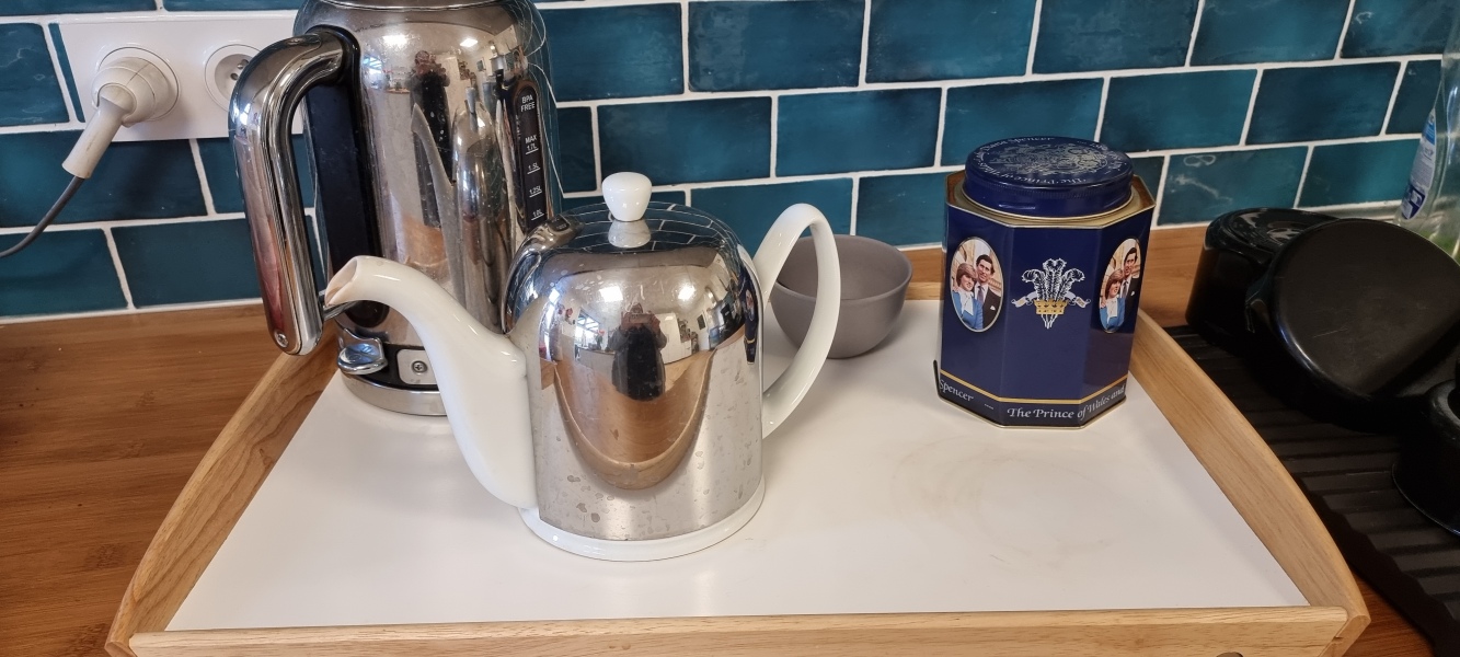 Slightly dull question about tea-making area and kitchen worktops