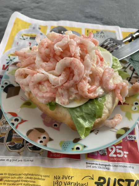 Swagger Inn 173 - Winter is coming, wrap up in someone warm.