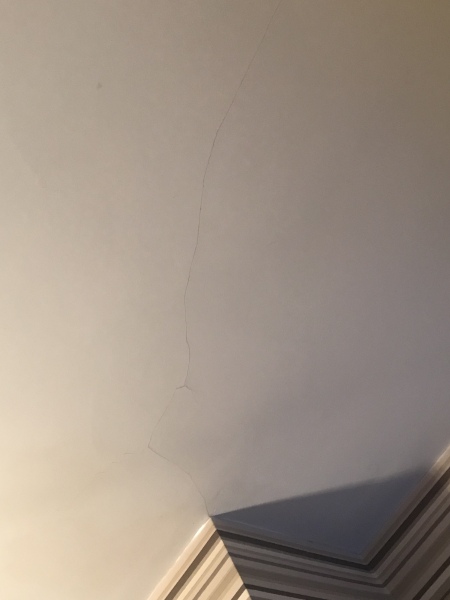Cracks in ceiling 