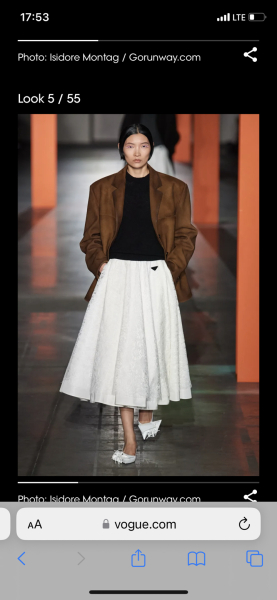 Les Parisiennes des Mamansnet: JesusFlo Superstar in a Back Lit Kaftan (Toyboy Not Included)