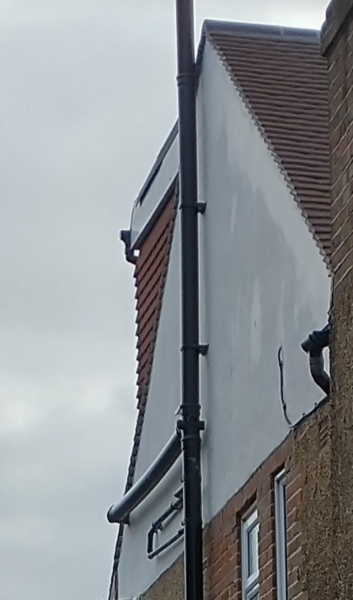Can you date this wall by its brickwork?