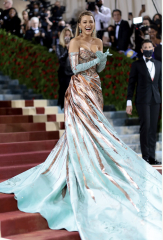 Royal Style: Quality jewellery, quality clothes and maybe a bit of Quality Street 