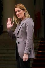 Les Parisiennes des Mamansnet: Always Have a Ball Gown at the Ready in Celebration of Your Enemy's Demise