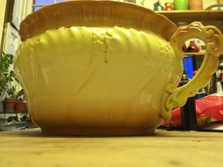 Antique people! Info needed, old chamber pot