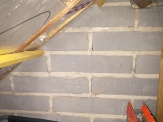 Can you date thus wall by its brickwork?