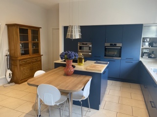 What colour would you paint this cupboard?