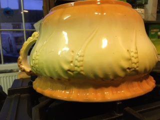 Antique people! Info needed, old chamber pot