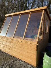 Stain or leave potting shed ? 