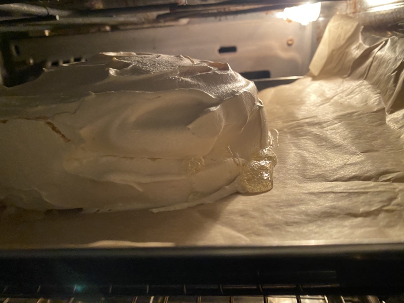Aaaargh!!! Bakers… please help me save the pavlova!!