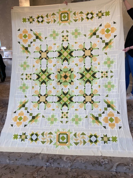 I finished a quilt, I'm rather annoyingly smug and pleased with myself 