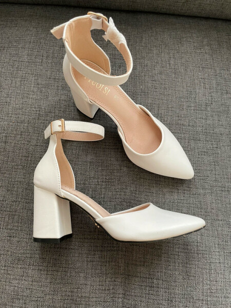 Could someone help me find these shoes