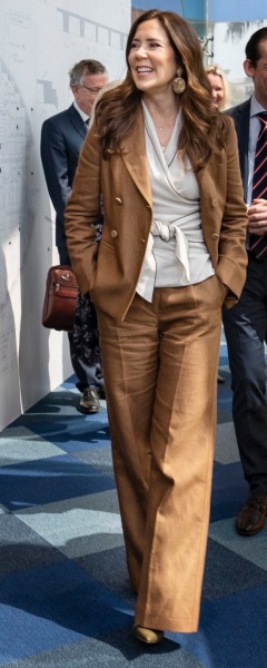 Royal Style: Quality jewellery, quality clothes and maybe a bit of Quality Street 