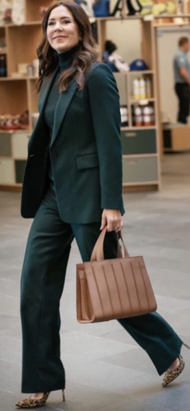 Royal Style: Quality jewellery, quality clothes and maybe a bit of Quality Street 