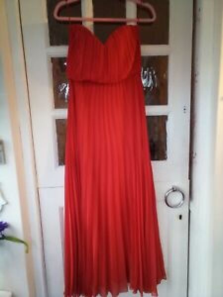 Please help me find a dress for an Italian wedding
