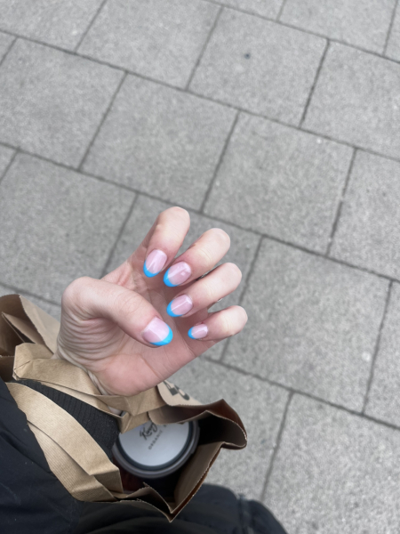 Spring nail colours