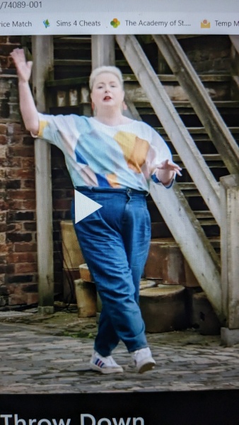 Can anyone identify this t-shirt?