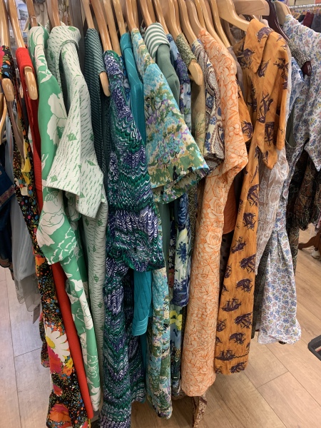 Les Parisiennes des Mamansnet: JesusFlo Superstar in a Back Lit Kaftan (Toyboy Not Included)