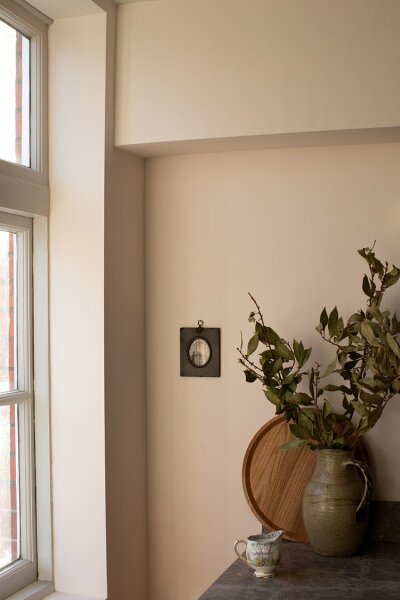 Plaster coloured paint