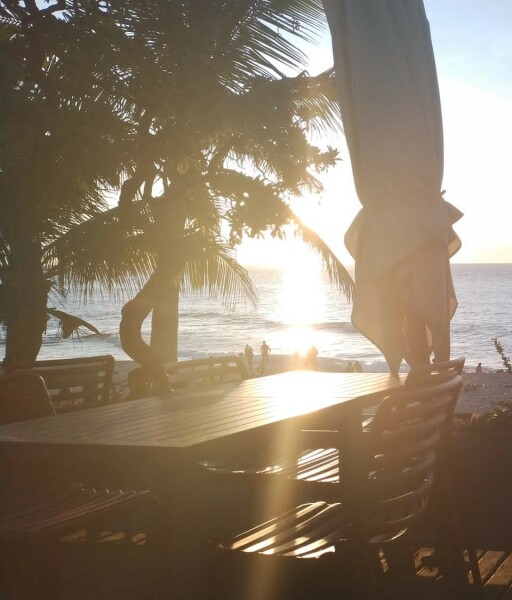 Partner on holidays for a month in paradise