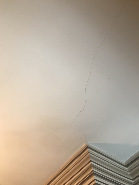 Cracks in ceiling 