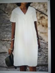 To hate photoshopped adverts for clothes