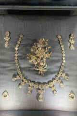 Royal Style: Quality jewellery, quality clothes and maybe a bit of Quality Street 