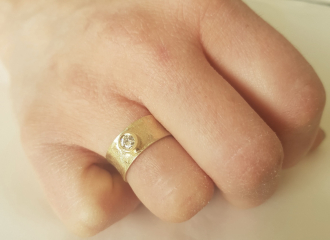 Shall I go for a replacement engagement ring or another piece of jewellery?