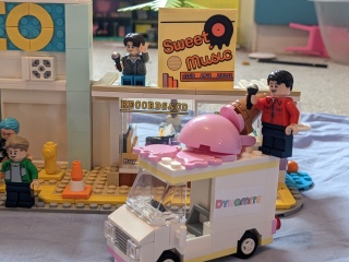 MsLatté’s Daebak Cybercafé (Kdrama addicts #39): February sees the Filthy Noonas warmed by the smouldering embers of Jin’s leather trousers