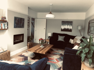 Wall colours to go with navy sofa