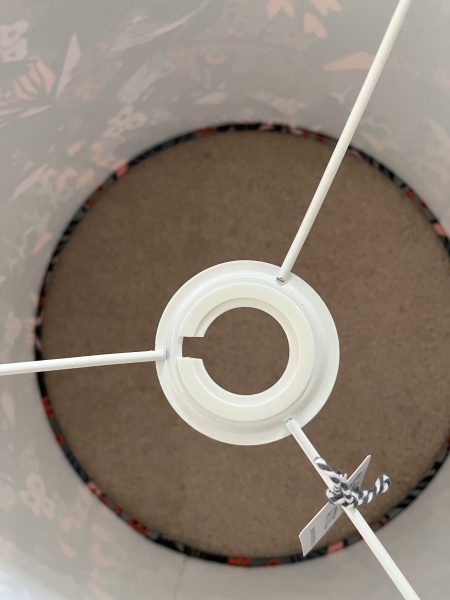 Lamp shade ring squeezy thing