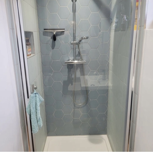 Long & very narrow en-suite 