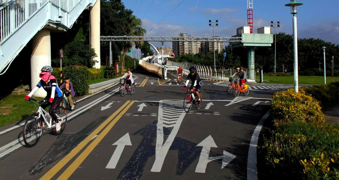 To think cyclists should use cycle lanes