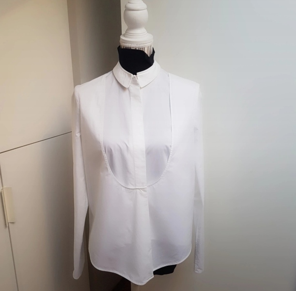 Les Parisiennes des Mamansnet: JesusFlo Superstar in a Back Lit Kaftan (Toyboy Not Included)