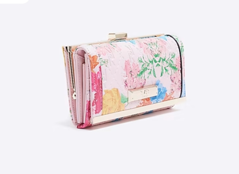 Massive wallets. Am I missing out?
