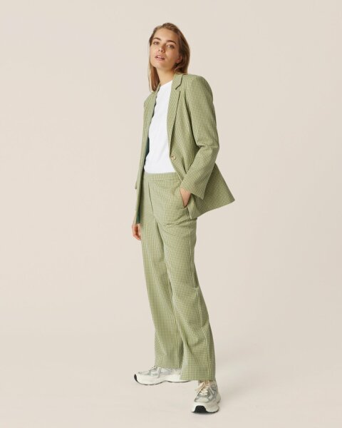 Is this suit smart enough?
