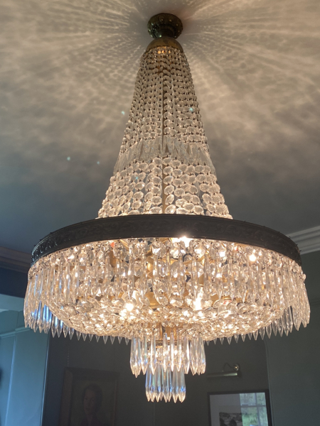 Flash me your chandeliers 