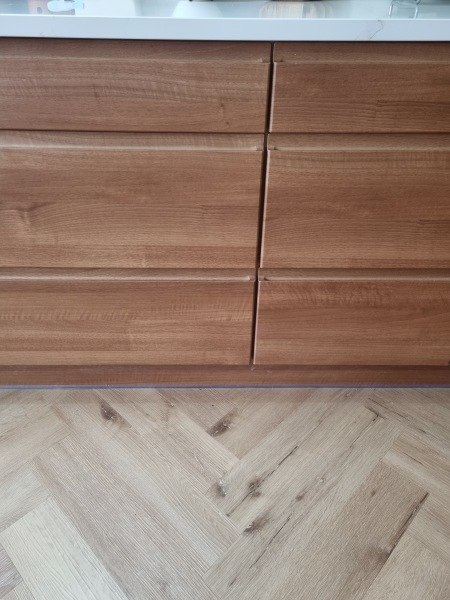 Help with flooring please - kardean classic oak or French oak 