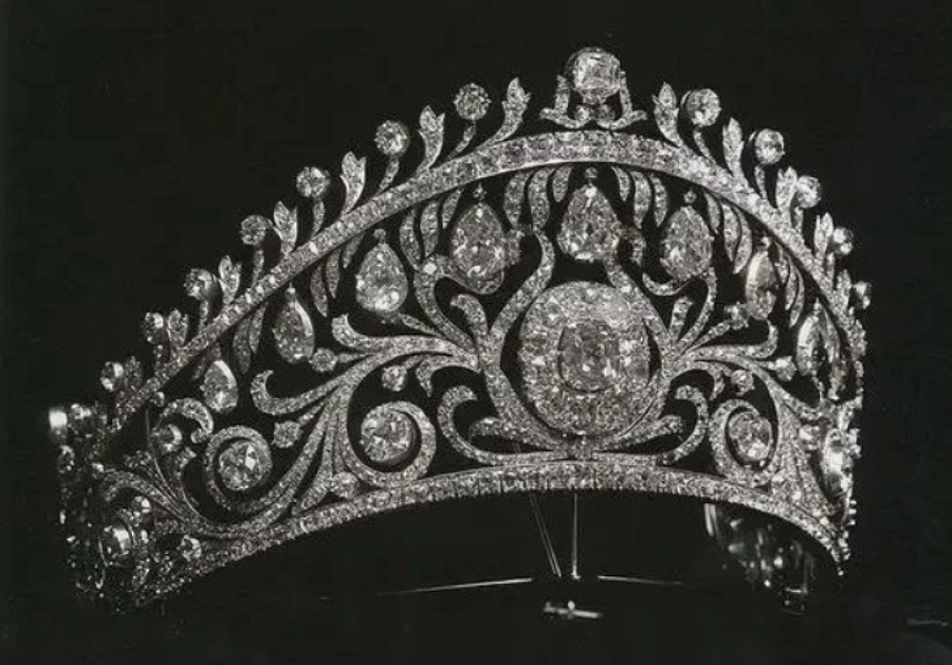 Royal Style and Beauty: Open the vaults, alert the nation, get out bling for the Coronation! 