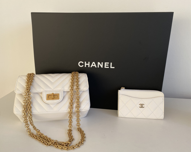Chanel chat thread
