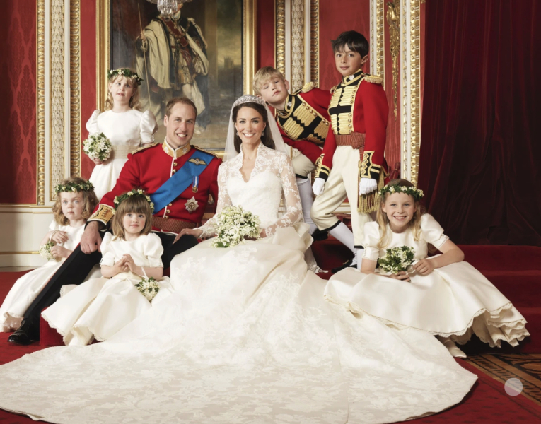 Invitations are out! And new photo of the King and Queen 