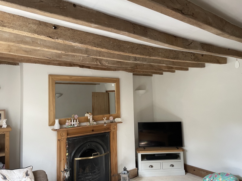 What colour to paint this cottage dining room? 