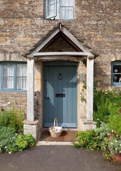 What colour would you paint this front door?