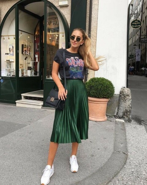 So what are we wearing instead of floral midi dress and white trainers this Spring?