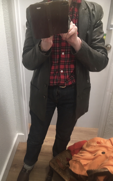 Les Parisiennes des Mamansnet: JesusFlo Superstar in a Back Lit Kaftan (Toyboy Not Included)