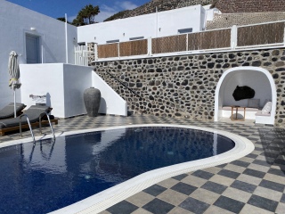 Can you recommend somewhere like my last holiday in Santorini please? 