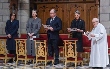 Royal Style and Beauty: Open the vaults, alert the nation, get out bling for the Coronation! 