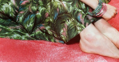 So what are we wearing instead of floral midi dress and white trainers this Spring?