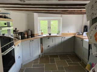 What colour to paint this cottage dining room? 